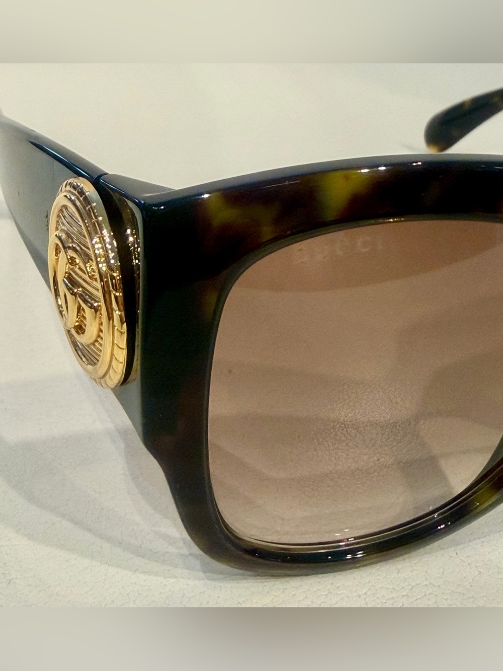 New Women’s Gucci Sunglasses - Picture 9 of 9